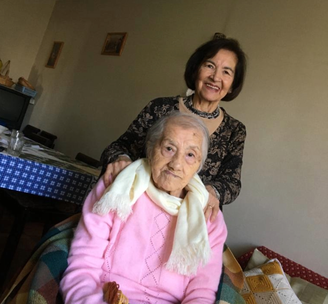 Entrevista con Marina Puentes, responsable de dos adultas mayores: “Las cuidadoras son fundamentales e indispensables”